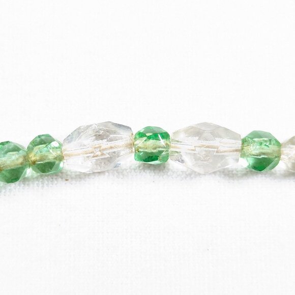 Vintage faceted green glass bead necklace choker - Picture 4 of 7